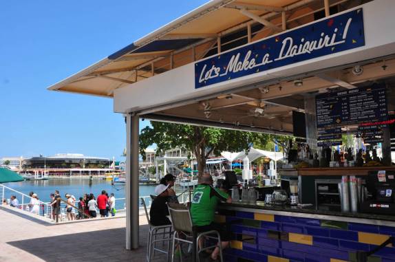 Passeando em Bayside, shopping turístico em Miami, na Flórida - Estados Unidos
